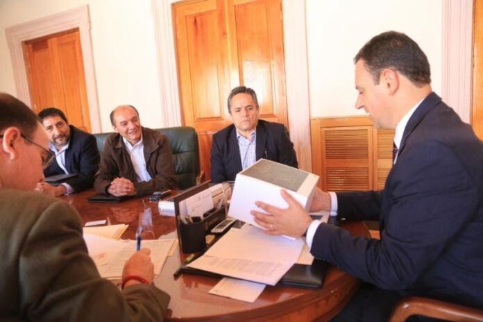 Directivos se reúnen con gobernador Directivos se reúnen con gobernador