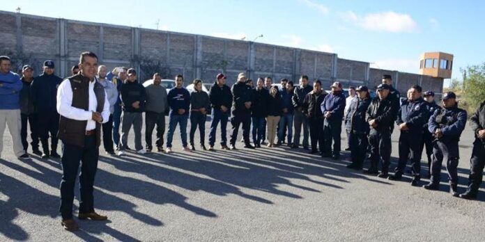 Alcalde con policías municipales Alcalde con policías municipales