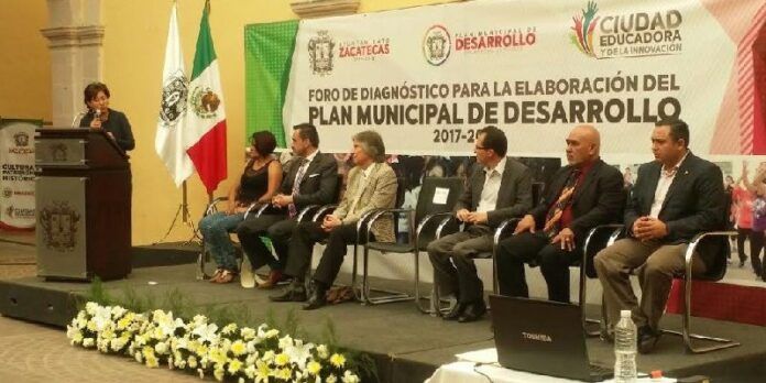 Participan académicos y empresarios Participan académicos y empresarios