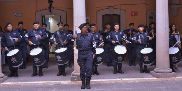 Policías participan en acto cívico Policías participan en acto cívico