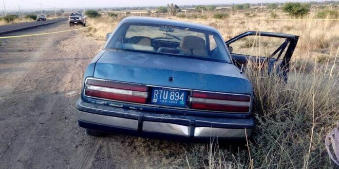 Auto propiedad del joven Auto propiedad del joven
