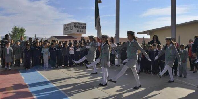 Honores a la Bandera en primaria Francisco Villa