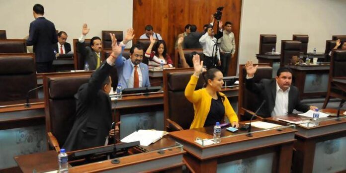 Diputados aprueban iniciativas