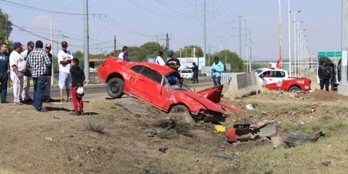 Auto da al menos un giro Auto da al menos un giro