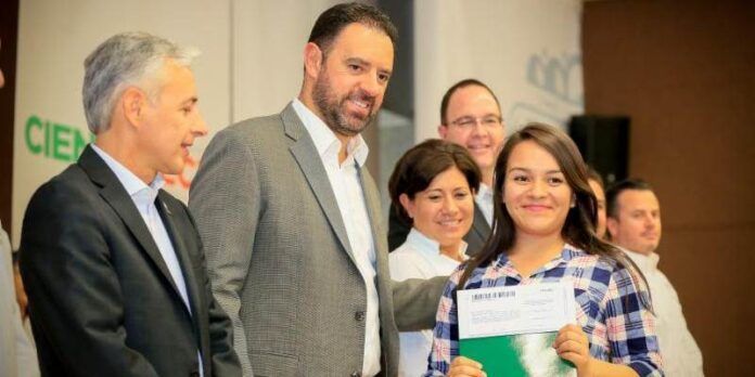 Entrega becas