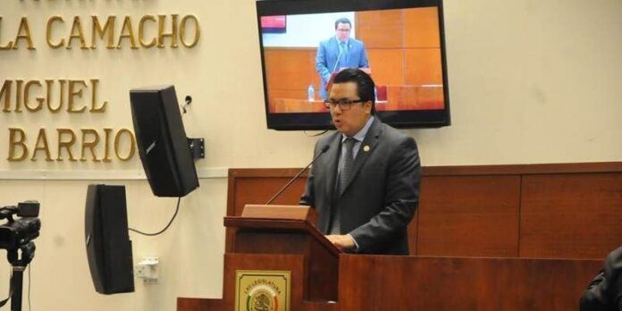 Omar Carrera presenta iniciativa