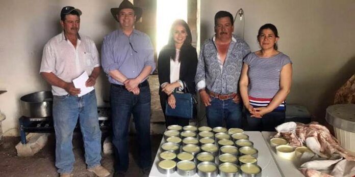 Autoridades con productores de San Tadeo