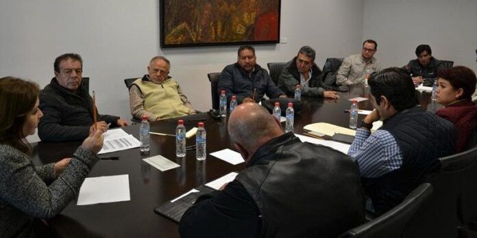 mesa-dialogo-penasquito-671