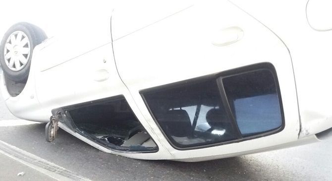 volcadura auto blanco 2