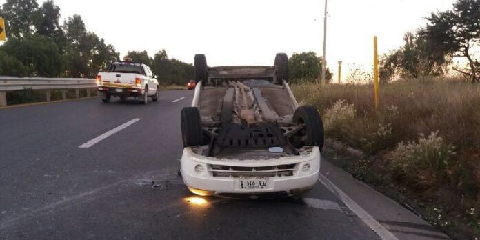 volcadura-auto-blanco-96f