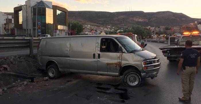 camioneta volcada 2