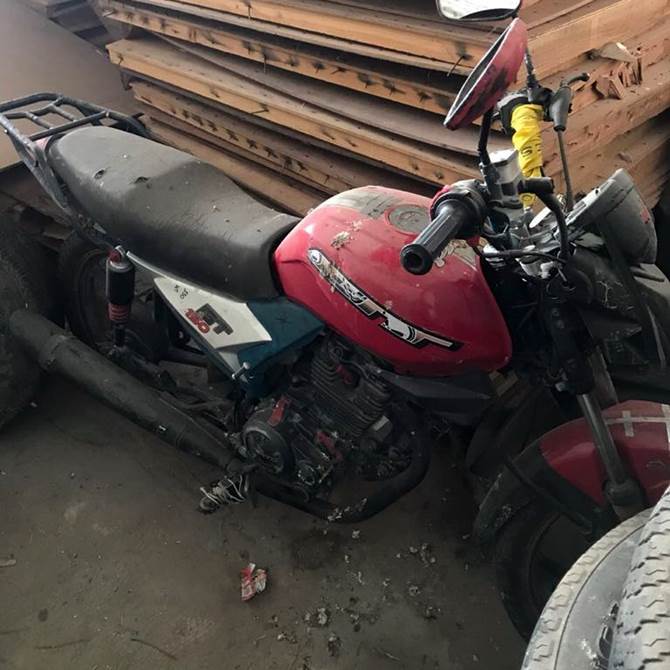 moto roja robada
