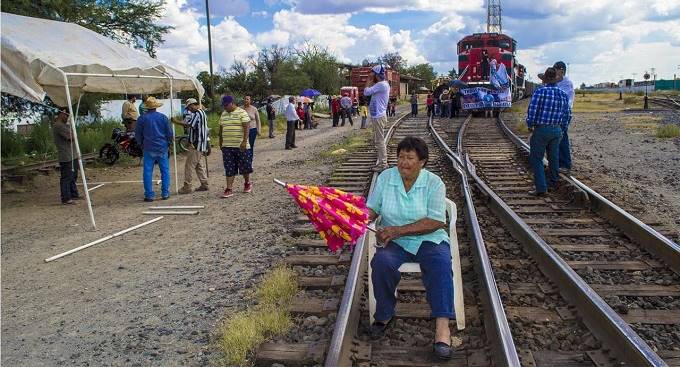 bloquean tren 2