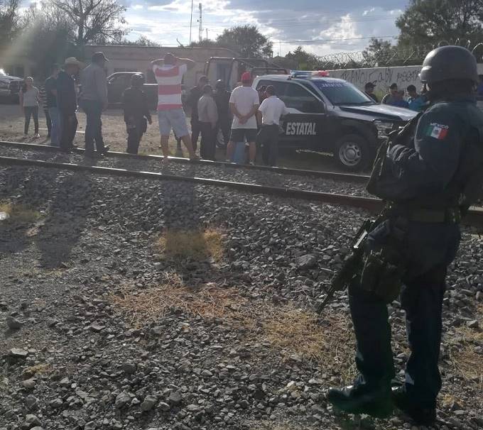 bloquean tren 3