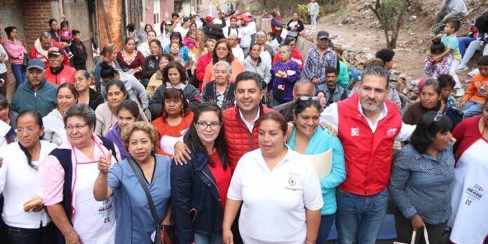 enrique-flores-adultas-mayores-7d8
