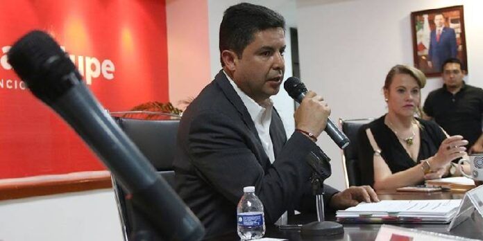 licencia-enrique-flores-dbb