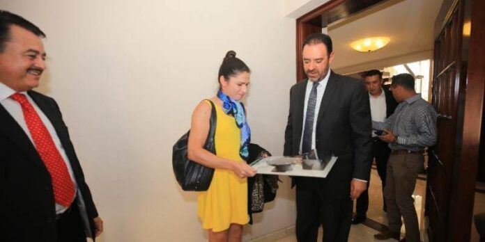 tello-ana-guevara-ff0