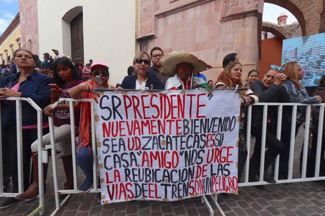 mitin amlo 14