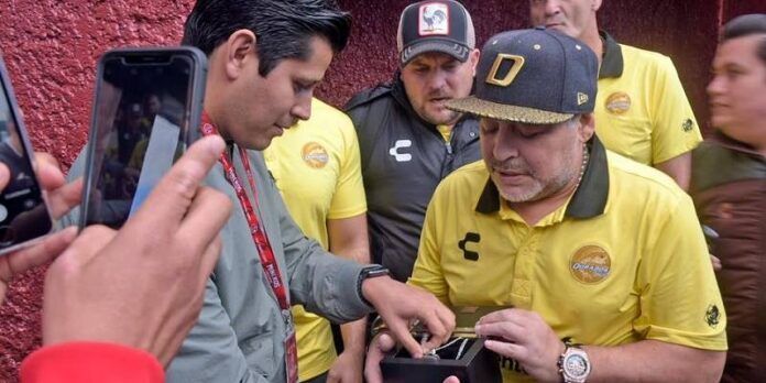 maradona-julio-cesar-3a6