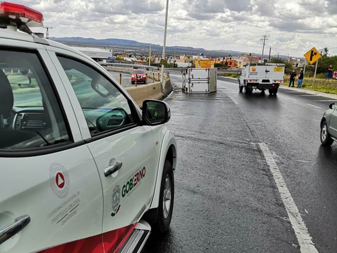 camioneta volteada 2