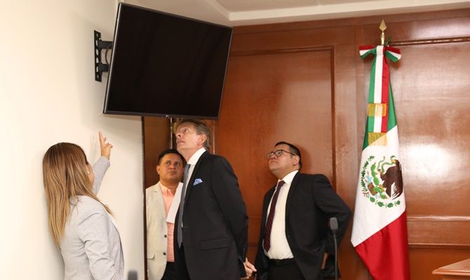 ellery buzz equipo