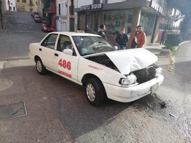 choque patrulla taxi