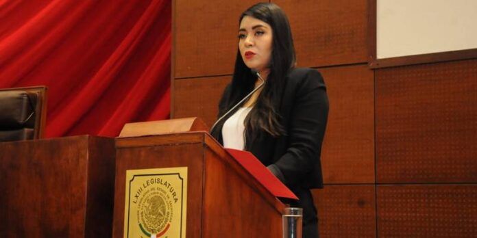 carolina-davila-27b