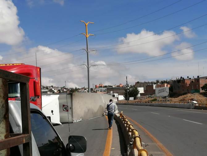 trailer volcado 1