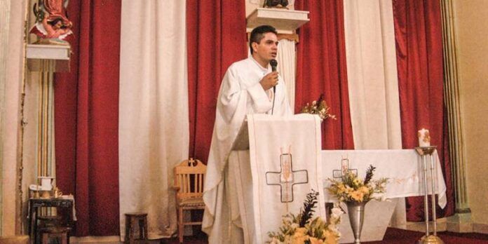 sacerdote-c30
