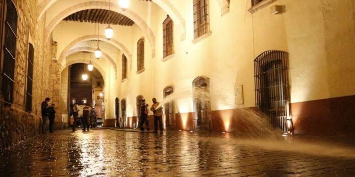callejon-campanas-370