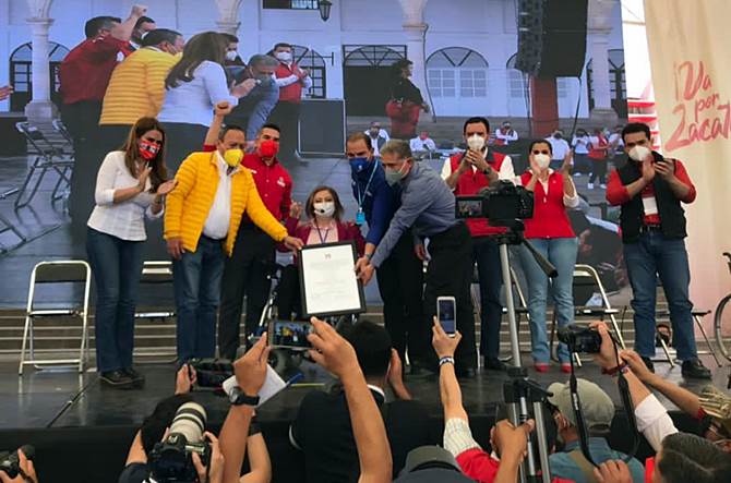 claudia anaya protesta 1