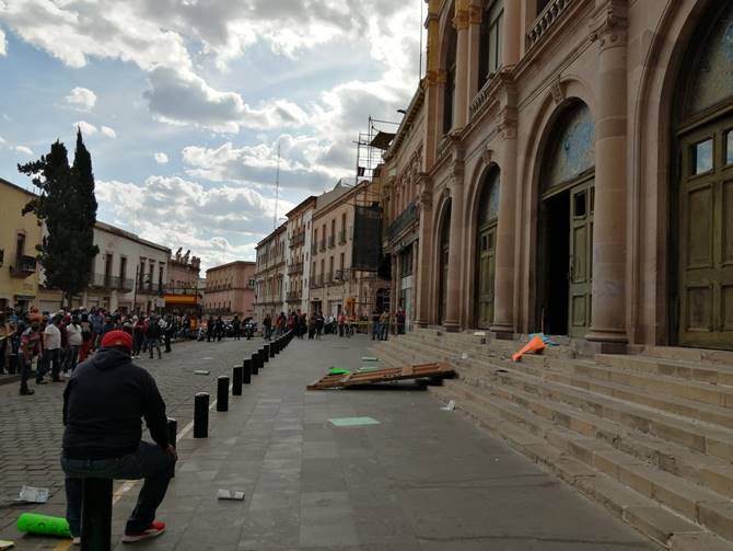 destrozos mineros calderon4