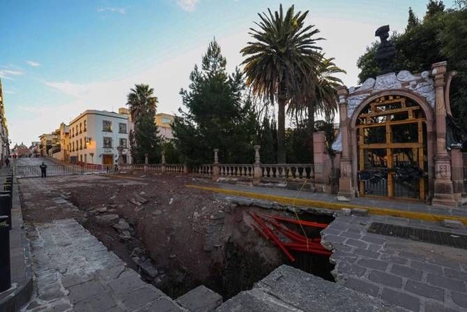 Gobernador y alcalde realizan supervisión. (Cortesía) Gobernador y alcalde realizan supervisión
