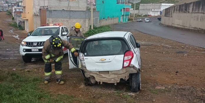 auto_vuela_arroyo_sirenas1-db0