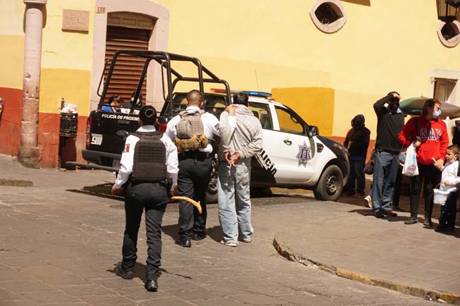 detenido golpes