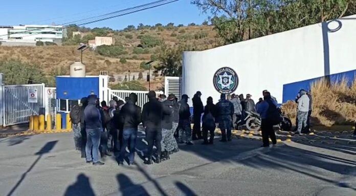 polis4-240