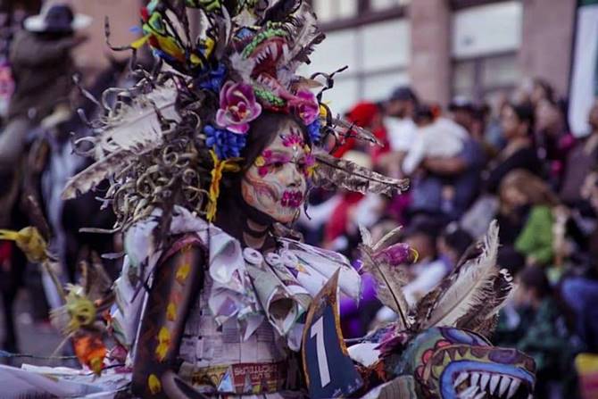 desfile muertos 13