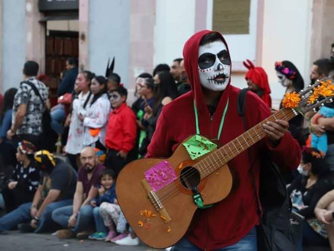 desfile muertos 14