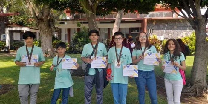alumnos-medallas-bce