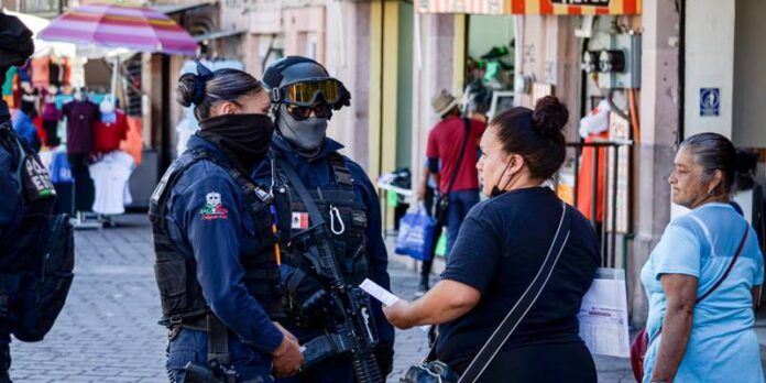mujer-policia-055