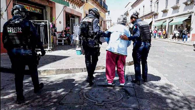 mujer policia 1