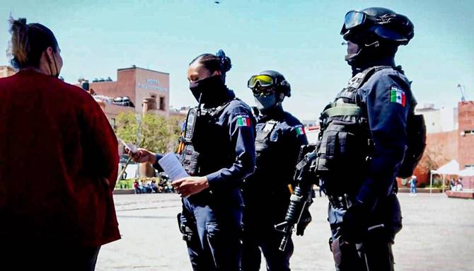 mujer policia 2