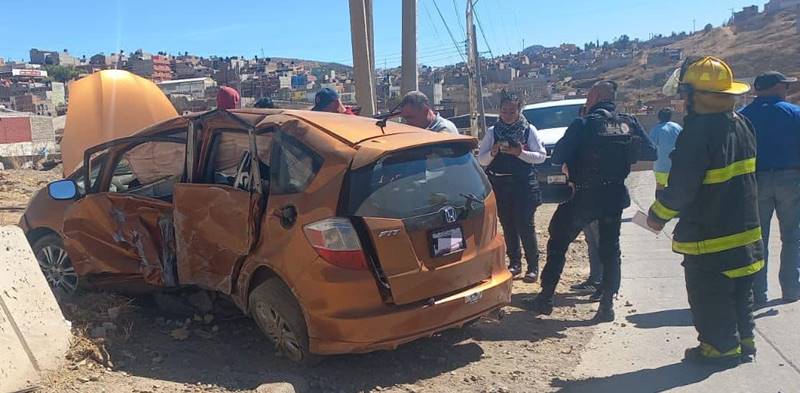auto_vuela_arroyo_sirenas-b67