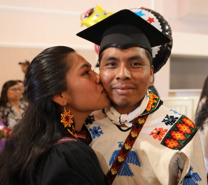 graduacion joven wixarika1