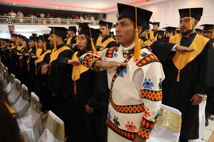 graduacion joven wixarika3