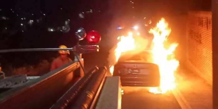 auto-incendiado-207