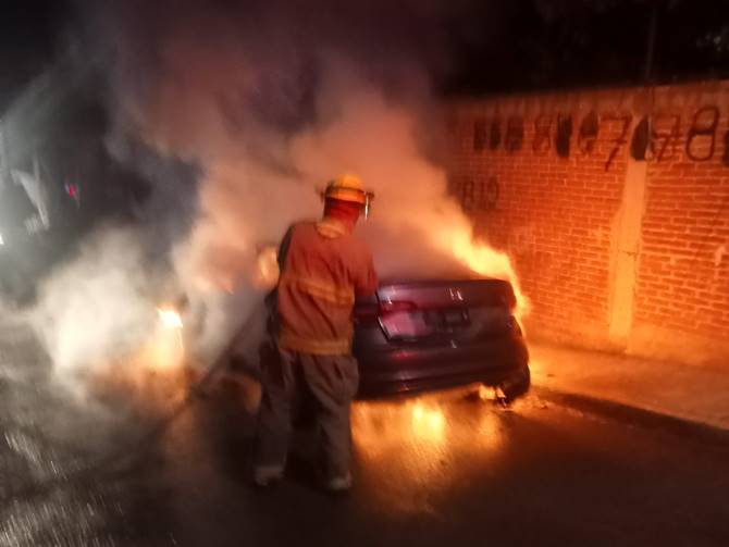 auto incendiado 5