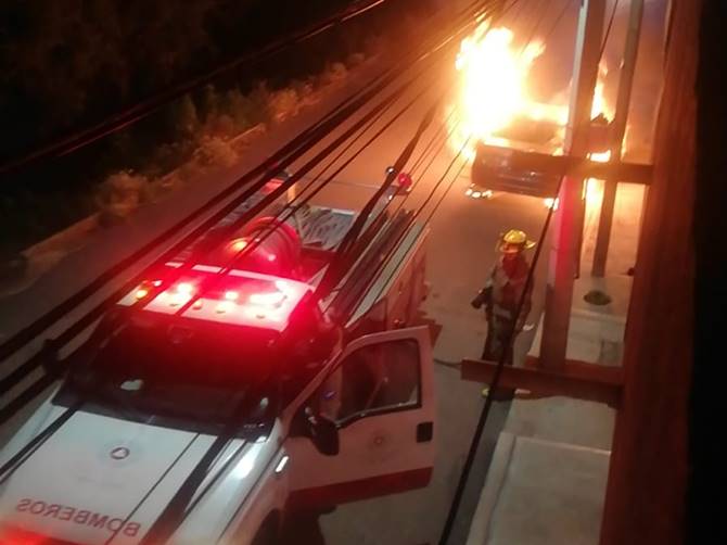 auto incendiado 7