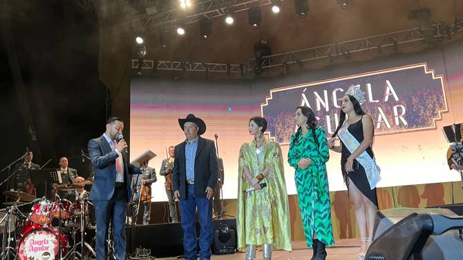 angela aguilar 9
