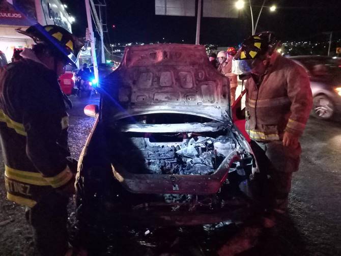 auto quemado 1